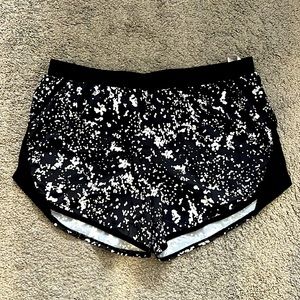 UNDER ARMOUR GYM SHORTS